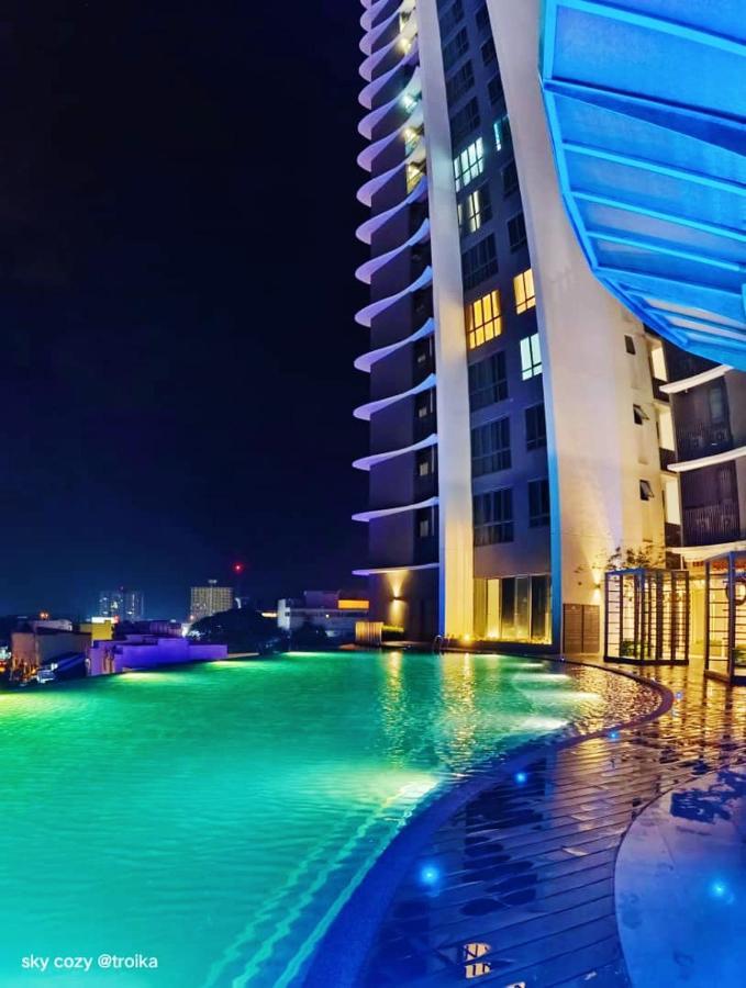 קוטה בארו Sky Cozy Troika Residence, 1 Bedroom 4-6 Pax, 2 Bedrooms 6-8 Pax, Pool Vew, Sky & City View, Free Parking, Pool, Unlimited Wifi & Netflix מראה חיצוני תמונה