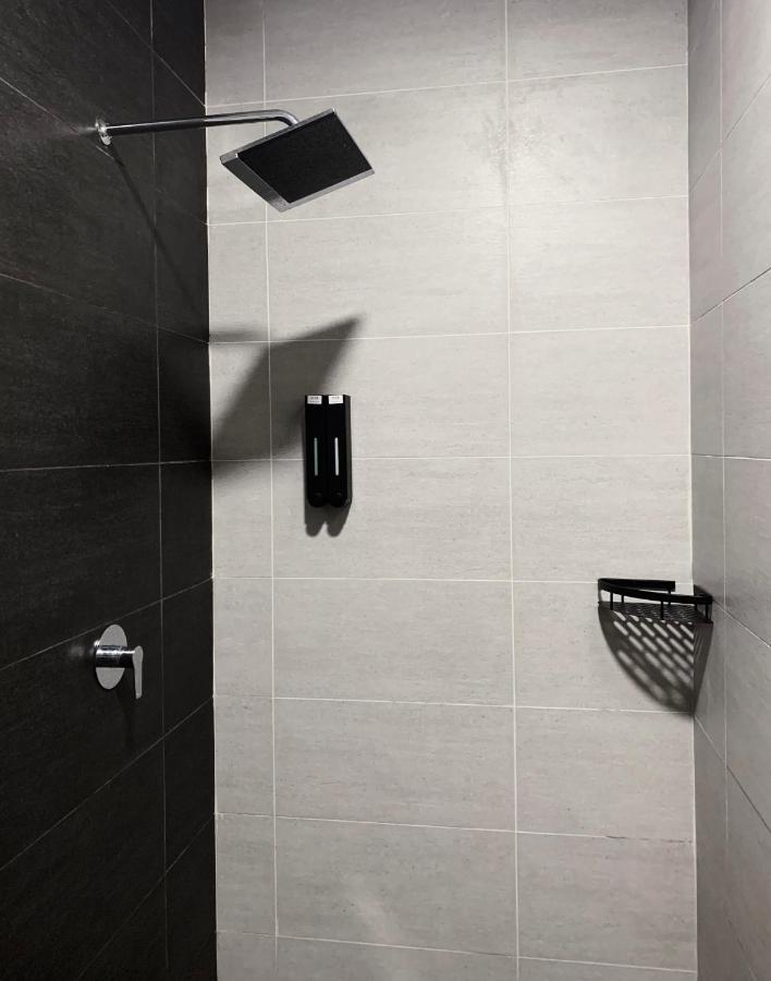 קוטה בארו Sky Cozy Troika Residence, 1 Bedroom 4-6 Pax, 2 Bedrooms 6-8 Pax, Pool Vew, Sky & City View, Free Parking, Pool, Unlimited Wifi & Netflix מראה חיצוני תמונה