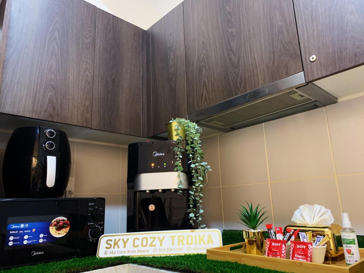 קוטה בארו Sky Cozy Troika Residence, 1 Bedroom 4-6 Pax, 2 Bedrooms 6-8 Pax, Pool Vew, Sky & City View, Free Parking, Pool, Unlimited Wifi & Netflix מראה חיצוני תמונה