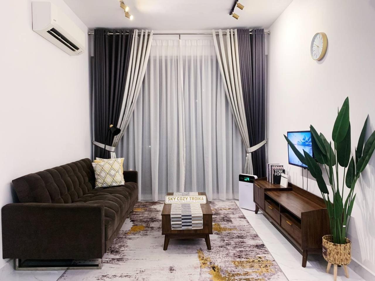 קוטה בארו Sky Cozy Troika Residence, 1 Bedroom 4-6 Pax, 2 Bedrooms 6-8 Pax, Pool Vew, Sky & City View, Free Parking, Pool, Unlimited Wifi & Netflix מראה חיצוני תמונה
