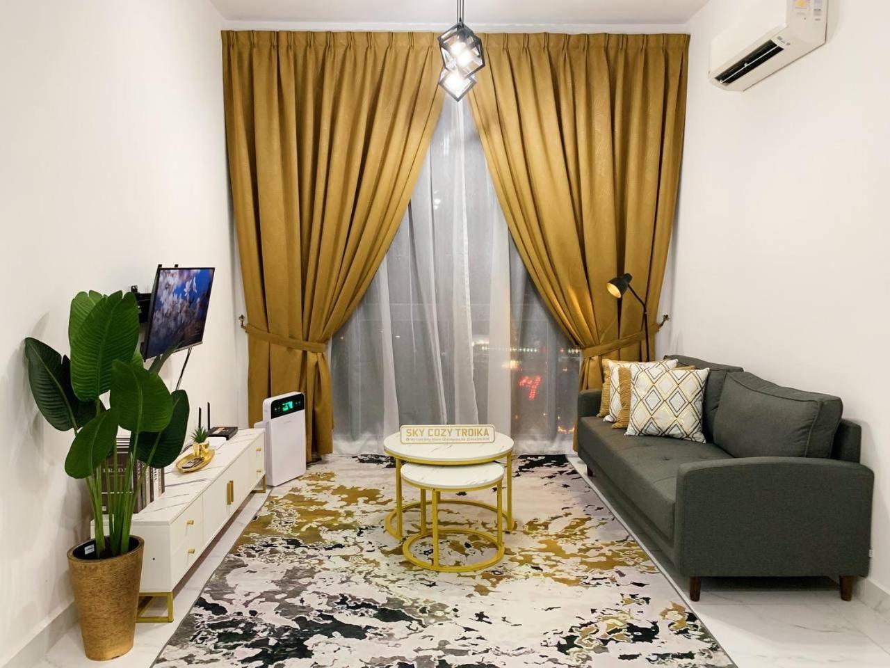 קוטה בארו Sky Cozy Troika Residence, 1 Bedroom 4-6 Pax, 2 Bedrooms 6-8 Pax, Pool Vew, Sky & City View, Free Parking, Pool, Unlimited Wifi & Netflix מראה חיצוני תמונה
