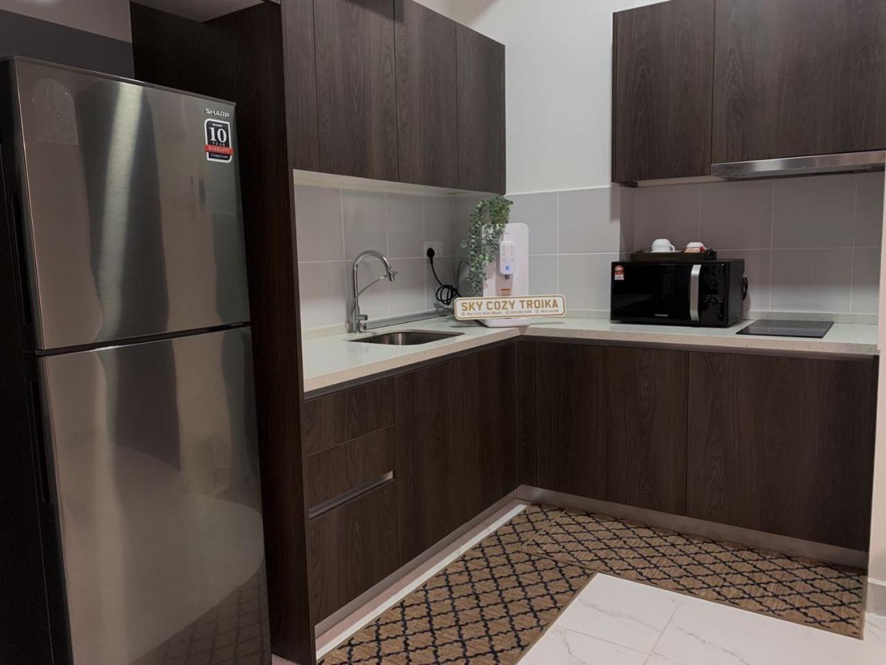 קוטה בארו Sky Cozy Troika Residence, 1 Bedroom 4-6 Pax, 2 Bedrooms 6-8 Pax, Pool Vew, Sky & City View, Free Parking, Pool, Unlimited Wifi & Netflix מראה חיצוני תמונה