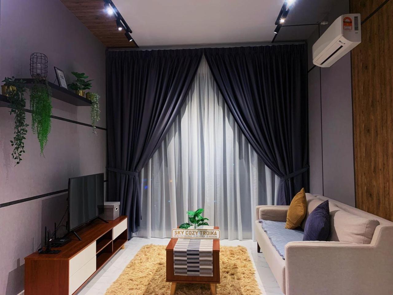 קוטה בארו Sky Cozy Troika Residence, 1 Bedroom 4-6 Pax, 2 Bedrooms 6-8 Pax, Pool Vew, Sky & City View, Free Parking, Pool, Unlimited Wifi & Netflix מראה חיצוני תמונה
