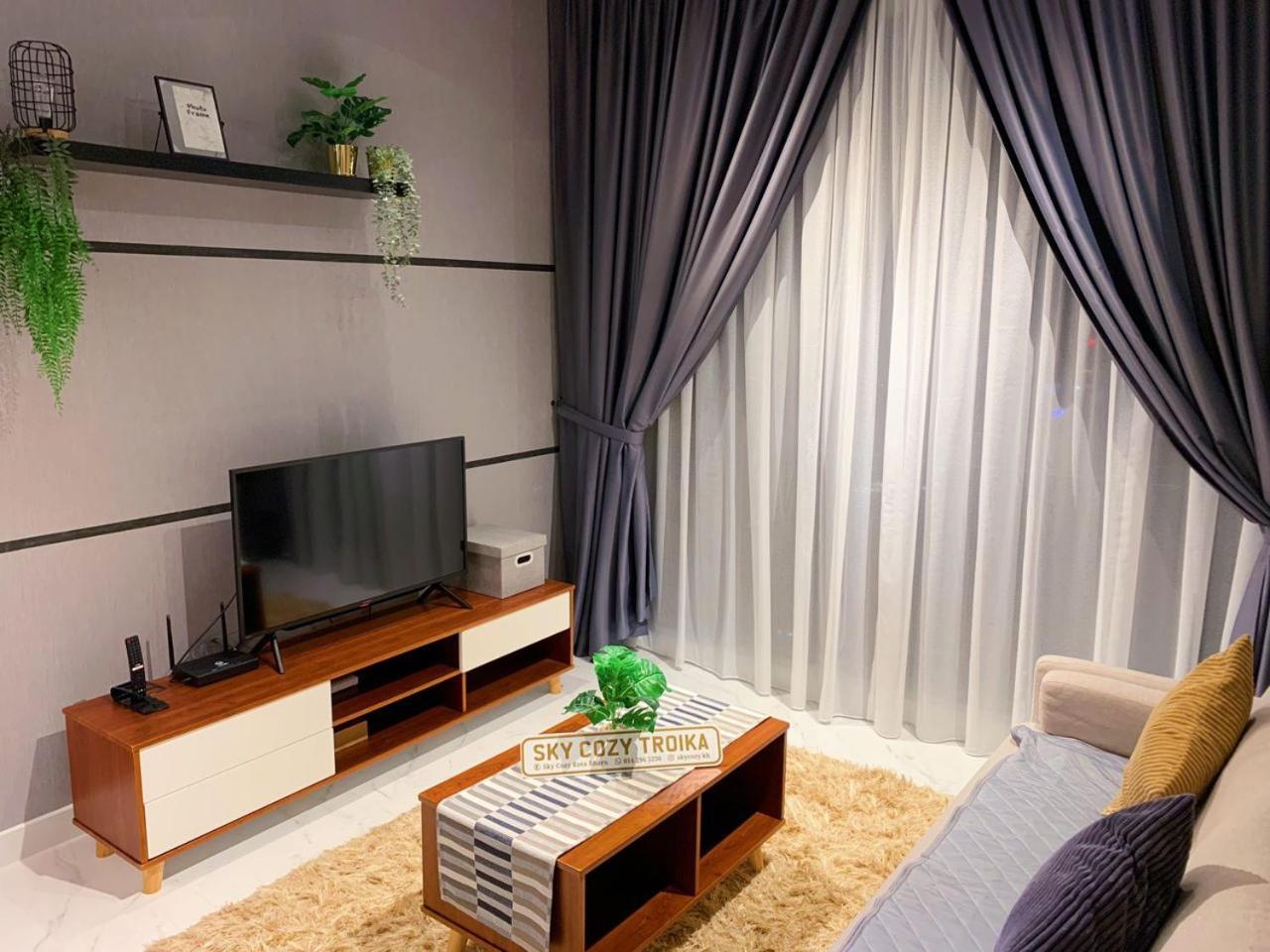 קוטה בארו Sky Cozy Troika Residence, 1 Bedroom 4-6 Pax, 2 Bedrooms 6-8 Pax, Pool Vew, Sky & City View, Free Parking, Pool, Unlimited Wifi & Netflix מראה חיצוני תמונה