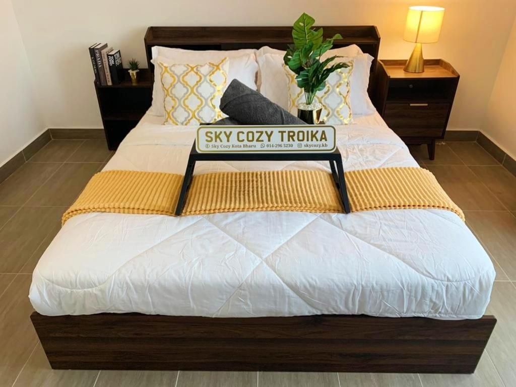 קוטה בארו Sky Cozy Troika Residence, 1 Bedroom 4-6 Pax, 2 Bedrooms 6-8 Pax, Pool Vew, Sky & City View, Free Parking, Pool, Unlimited Wifi & Netflix מראה חיצוני תמונה