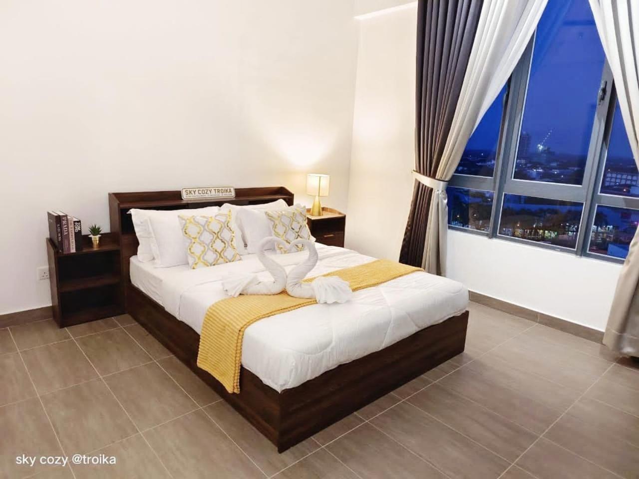 קוטה בארו Sky Cozy Troika Residence, 1 Bedroom 4-6 Pax, 2 Bedrooms 6-8 Pax, Pool Vew, Sky & City View, Free Parking, Pool, Unlimited Wifi & Netflix מראה חיצוני תמונה