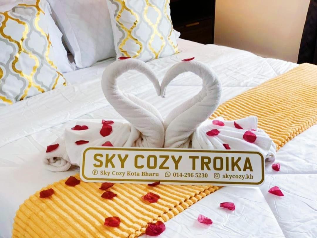 קוטה בארו Sky Cozy Troika Residence, 1 Bedroom 4-6 Pax, 2 Bedrooms 6-8 Pax, Pool Vew, Sky & City View, Free Parking, Pool, Unlimited Wifi & Netflix מראה חיצוני תמונה