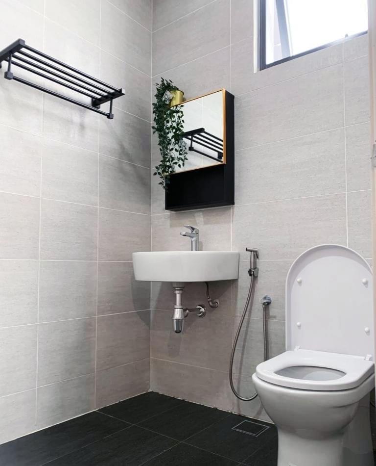 קוטה בארו Sky Cozy Troika Residence, 1 Bedroom 4-6 Pax, 2 Bedrooms 6-8 Pax, Pool Vew, Sky & City View, Free Parking, Pool, Unlimited Wifi & Netflix מראה חיצוני תמונה