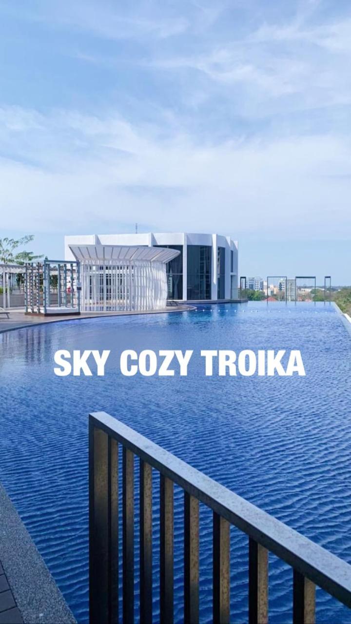קוטה בארו Sky Cozy Troika Residence, 1 Bedroom 4-6 Pax, 2 Bedrooms 6-8 Pax, Pool Vew, Sky & City View, Free Parking, Pool, Unlimited Wifi & Netflix מראה חיצוני תמונה