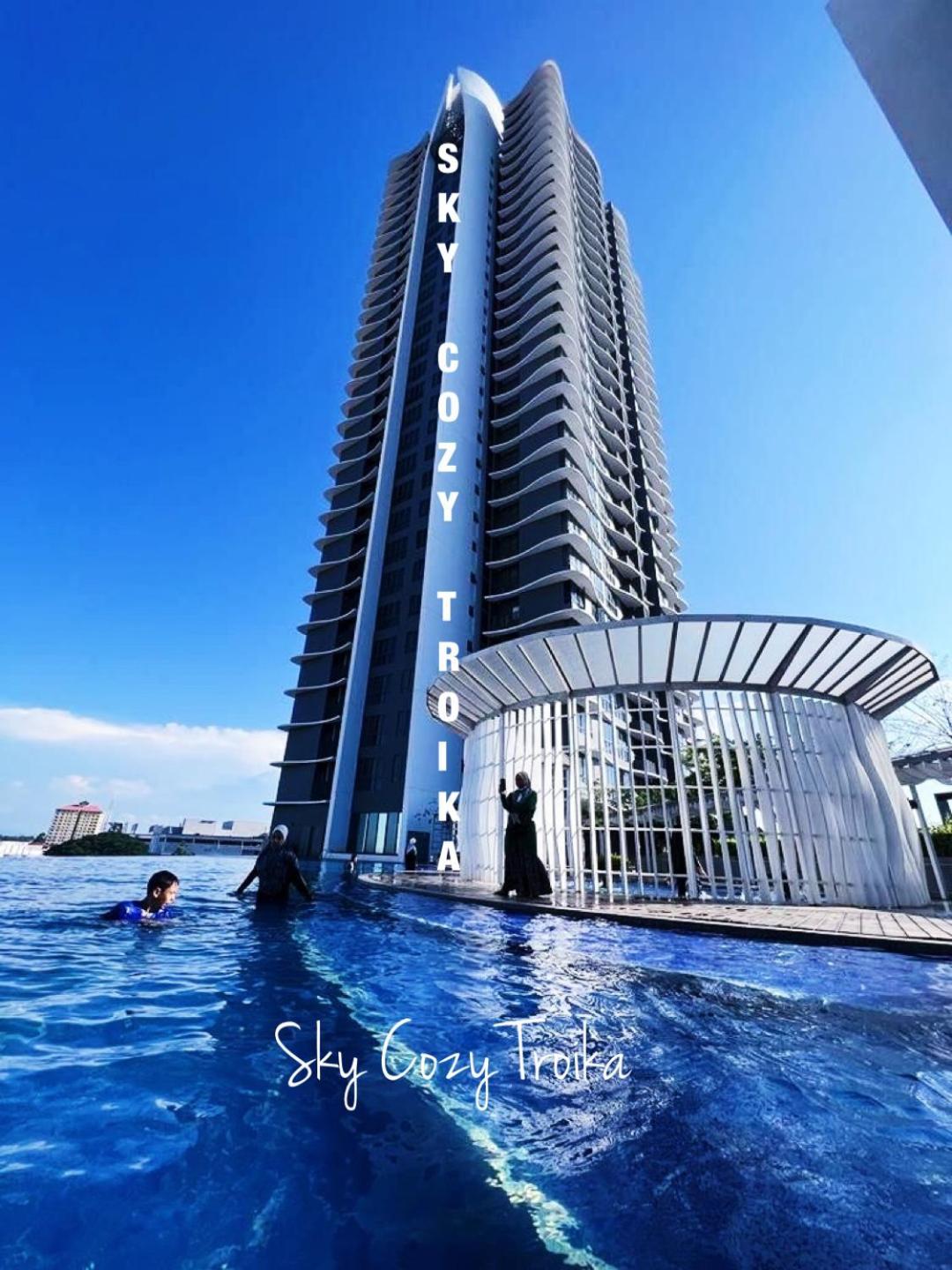 קוטה בארו Sky Cozy Troika Residence, 1 Bedroom 4-6 Pax, 2 Bedrooms 6-8 Pax, Pool Vew, Sky & City View, Free Parking, Pool, Unlimited Wifi & Netflix מראה חיצוני תמונה