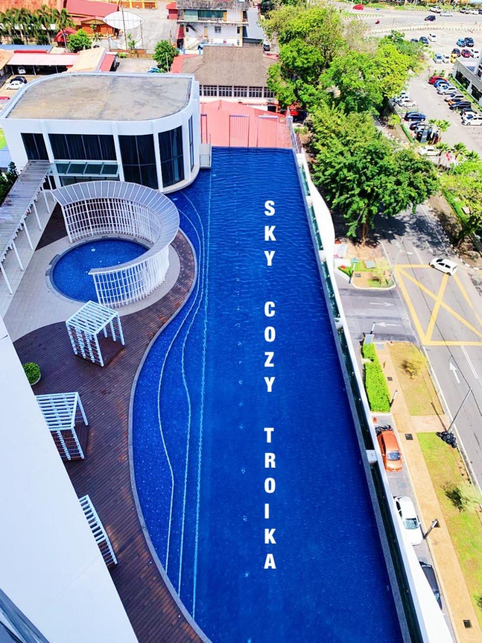 קוטה בארו Sky Cozy Troika Residence, 1 Bedroom 4-6 Pax, 2 Bedrooms 6-8 Pax, Pool Vew, Sky & City View, Free Parking, Pool, Unlimited Wifi & Netflix מראה חיצוני תמונה