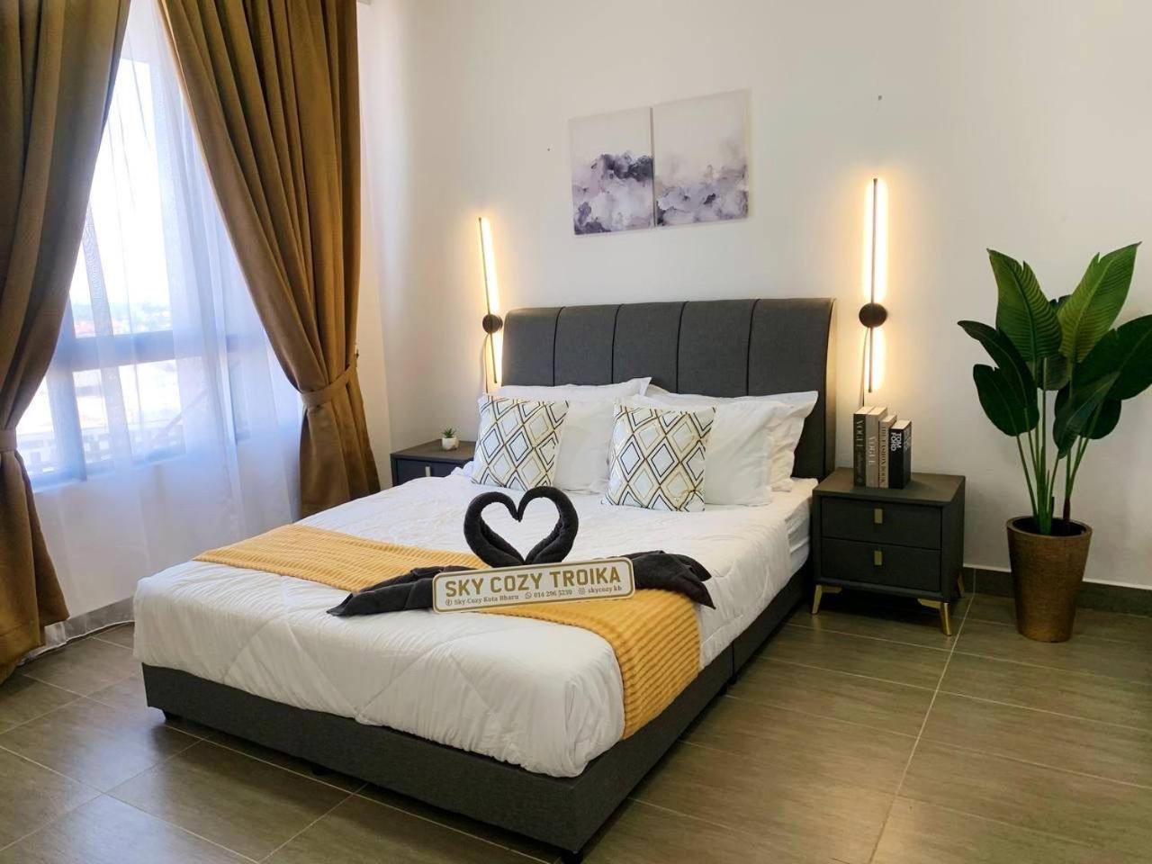 קוטה בארו Sky Cozy Troika Residence, 1 Bedroom 4-6 Pax, 2 Bedrooms 6-8 Pax, Pool Vew, Sky & City View, Free Parking, Pool, Unlimited Wifi & Netflix מראה חיצוני תמונה